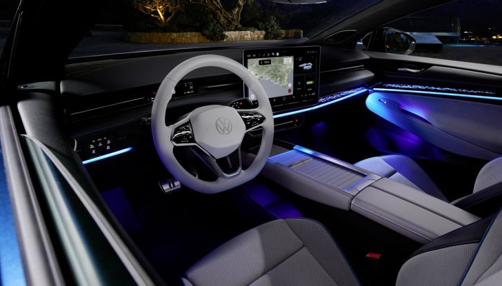 Volkswagen ID.7: prime immagini ufficiali della berlina elettrica - Foto 41 di 46