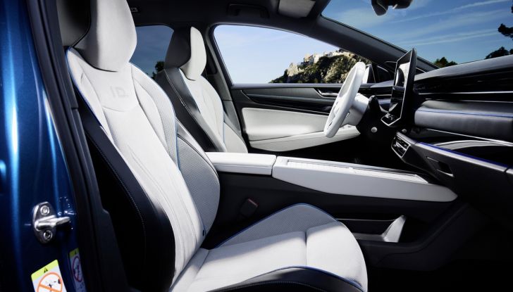 Volkswagen ID.7: ecco la nuova berlina elettrica con 700 km di autonomia - Foto 20 di 132