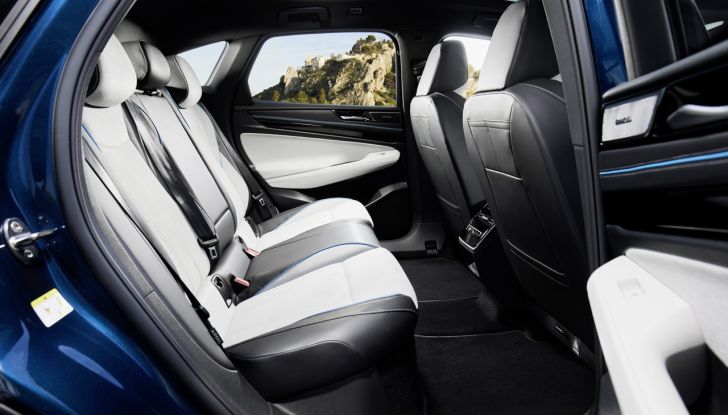 Volkswagen ID.7: ecco la nuova berlina elettrica con 700 km di autonomia - Foto 19 di 132
