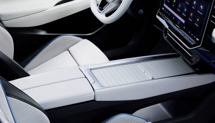 Volkswagen ID.7: ecco la nuova berlina elettrica con 700 km di autonomia - Foto 17 di 132