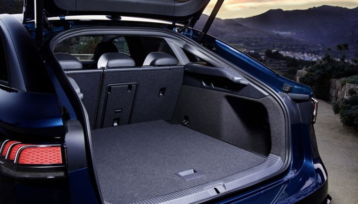 Volkswagen ID.7: ecco la nuova berlina elettrica con 700 km di autonomia - Foto 15 di 132