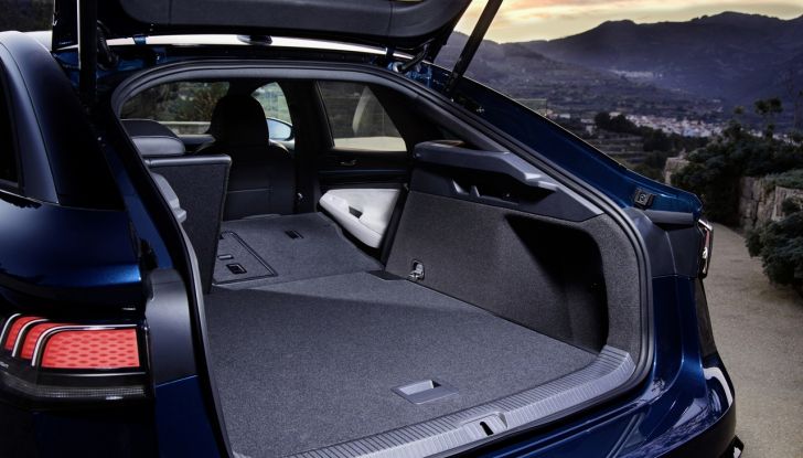 Volkswagen ID.7: ecco la nuova berlina elettrica con 700 km di autonomia - Foto 14 di 132