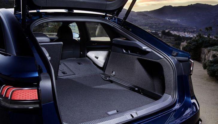 Volkswagen ID.7: ecco la nuova berlina elettrica con 700 km di autonomia - Foto 13 di 132