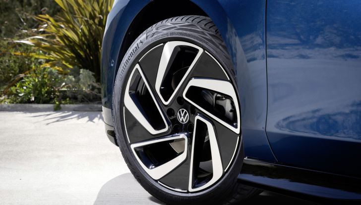 Volkswagen ID.7: ecco la nuova berlina elettrica con 700 km di autonomia - Foto 12 di 132