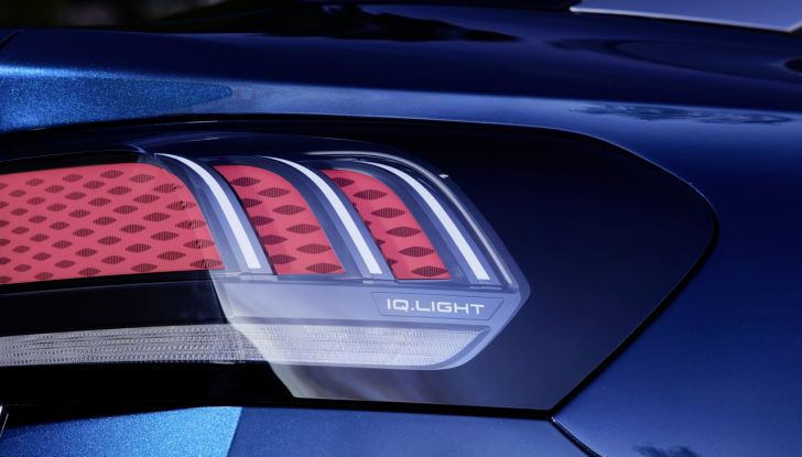 Volkswagen ID.7: ecco la nuova berlina elettrica con 700 km di autonomia - Foto 10 di 132