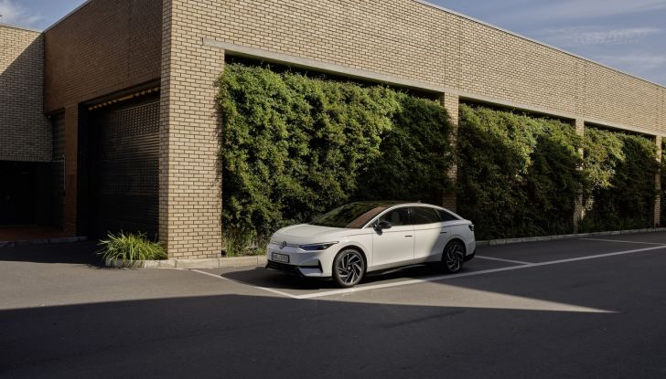 Volkswagen ID.7: ecco la nuova berlina elettrica con 700 km di autonomia - Foto 115 di 132