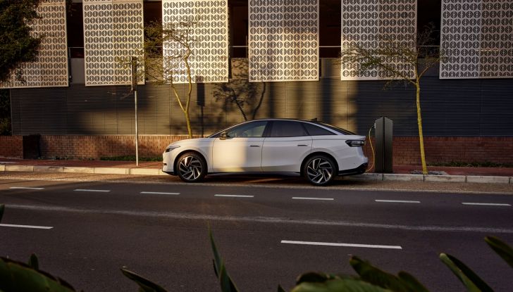 Volkswagen ID.7: ecco la nuova berlina elettrica con 700 km di autonomia - Foto 114 di 132