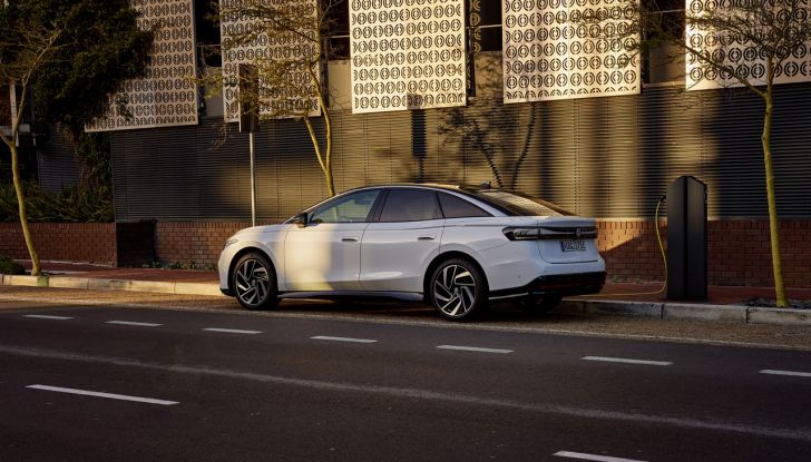 Volkswagen ID.7: ecco la nuova berlina elettrica con 700 km di autonomia - Foto 113 di 132