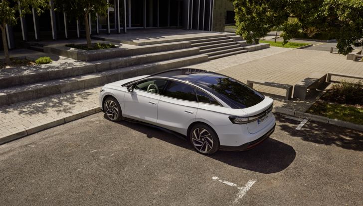 Volkswagen ID.7: ecco la nuova berlina elettrica con 700 km di autonomia - Foto 112 di 132