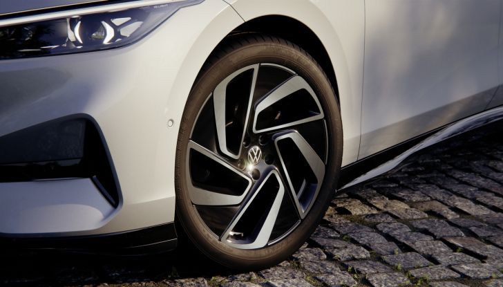 Volkswagen ID.7: ecco la nuova berlina elettrica con 700 km di autonomia - Foto 105 di 132