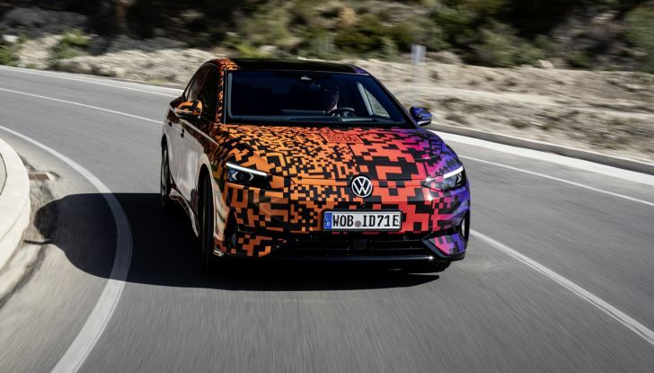 Volkswagen ID.7: ecco la nuova berlina elettrica con 700 km di autonomia - Foto 95 di 132