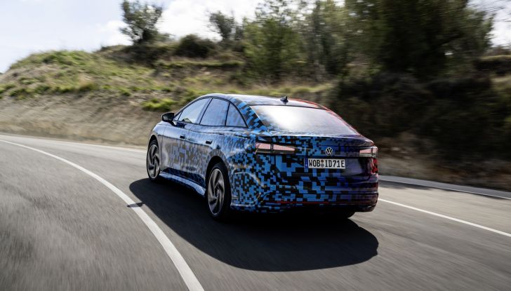 Volkswagen ID.7: ecco la nuova berlina elettrica con 700 km di autonomia - Foto 91 di 132