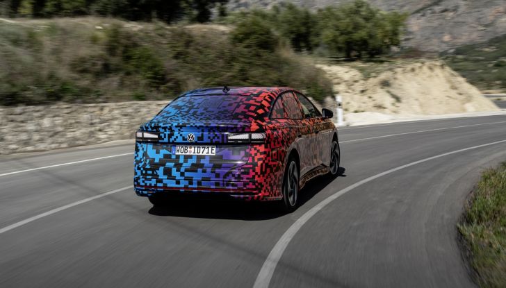 Volkswagen ID.7: ecco la nuova berlina elettrica con 700 km di autonomia - Foto 90 di 132
