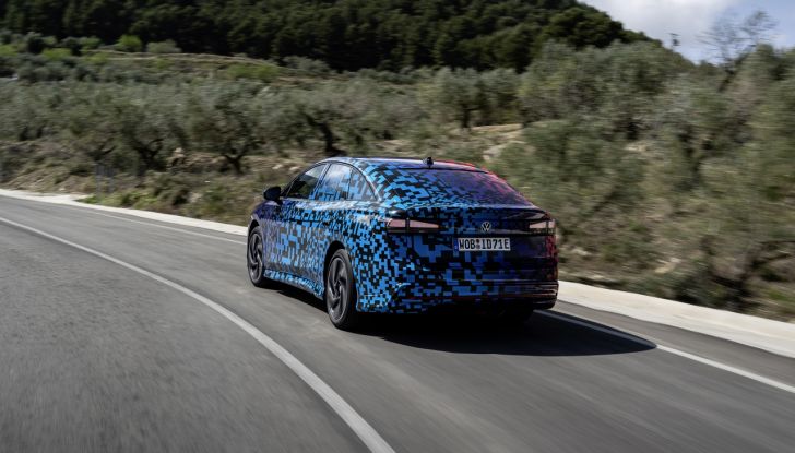 Volkswagen ID.7: ecco la nuova berlina elettrica con 700 km di autonomia - Foto 86 di 132