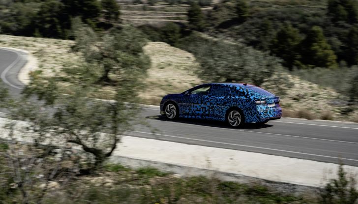 Volkswagen ID.7: ecco la nuova berlina elettrica con 700 km di autonomia - Foto 85 di 132