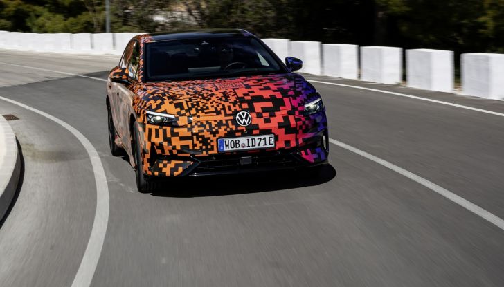 Volkswagen ID.7: ecco la nuova berlina elettrica con 700 km di autonomia - Foto 78 di 132