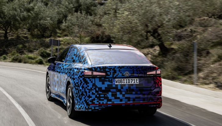 Volkswagen ID.7: ecco la nuova berlina elettrica con 700 km di autonomia - Foto 77 di 132