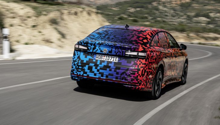 Volkswagen ID.7: ecco la nuova berlina elettrica con 700 km di autonomia - Foto 76 di 132