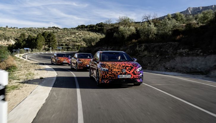 Volkswagen ID.7: ecco la nuova berlina elettrica con 700 km di autonomia - Foto 74 di 132