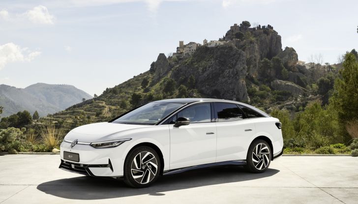 Volkswagen ID.7: prime immagini ufficiali della berlina elettrica - Foto 2 di 46