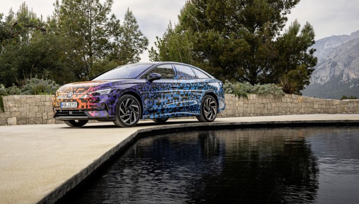 Volkswagen ID.7: prime immagini ufficiali della berlina elettrica - Foto 9 di 46