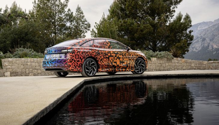 Volkswagen ID.7: prime immagini ufficiali della berlina elettrica - Foto 10 di 46