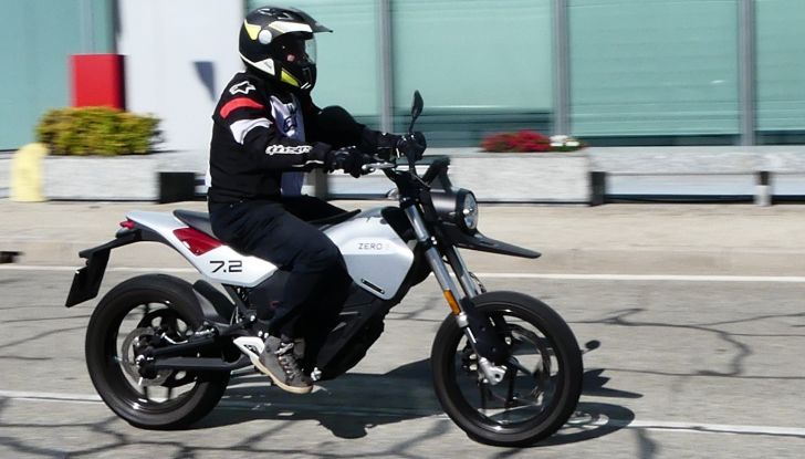Zero Motorcycles FXE, test ride della moto elettrica dal carattere peperino - Foto 14 di 41