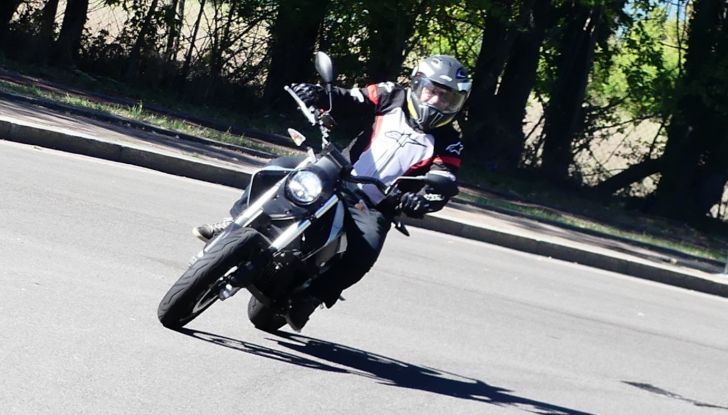 Zero Motorcycles FXE, test ride della moto elettrica dal carattere peperino - Foto 4 di 41