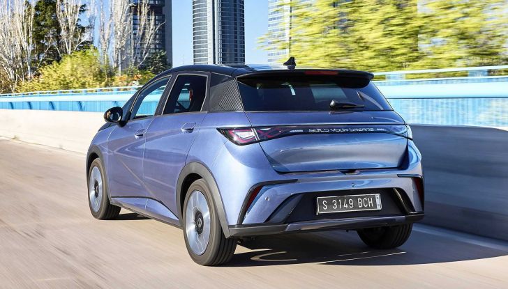 BYD Dolphin: la nuova elettrica compatta da 204 CV e 427 km di autonomia - Foto 3 di 8