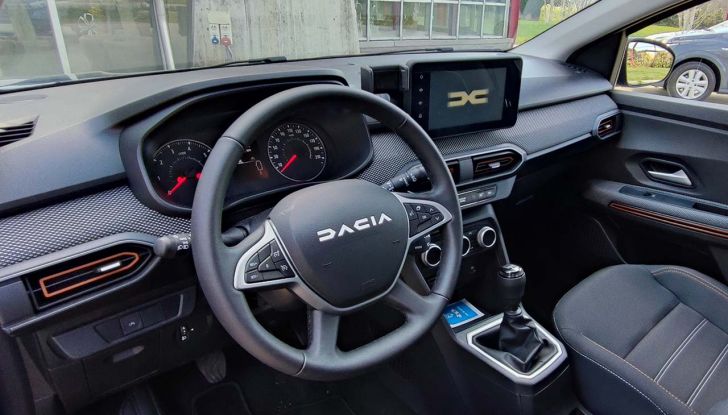 Dacia: prova su strada della gamma completa ECO-G 100 a GPL - Foto 7 di 17