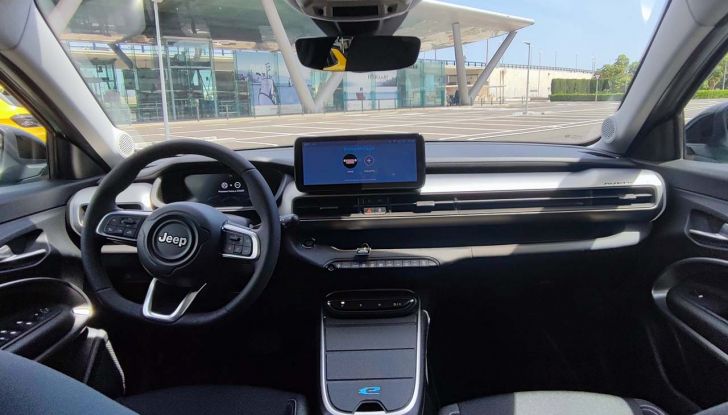 Jeep Avenger: prova su strada e autonomia del B-SUV 100% elettrico - Foto 13 di 15