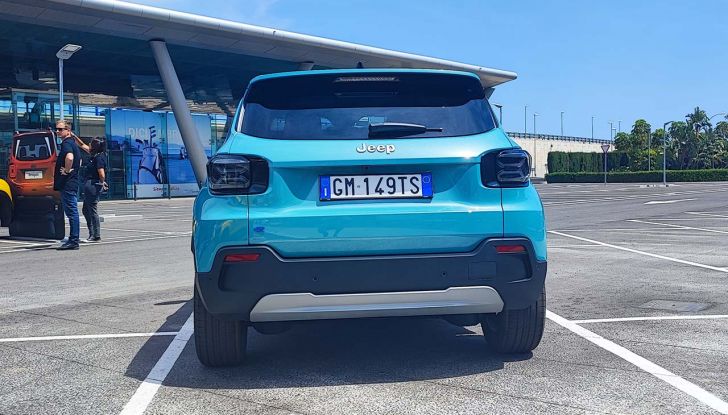 Jeep Avenger: prova su strada e autonomia del B-SUV 100% elettrico - Foto 4 di 15