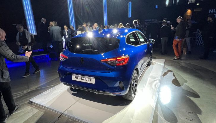 Nuova Renault Clio: si aprono gli ordini in Italia in tre allestimenti - Foto 12 di 37