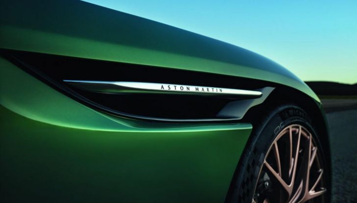 Aston Martin DB12: presentata ufficialmente la nuova sportiva da 680 CV - Foto 19 di 58