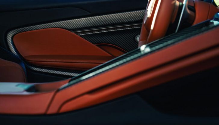 Aston Martin DB12: presentata ufficialmente la nuova sportiva da 680 CV - Foto 49 di 58