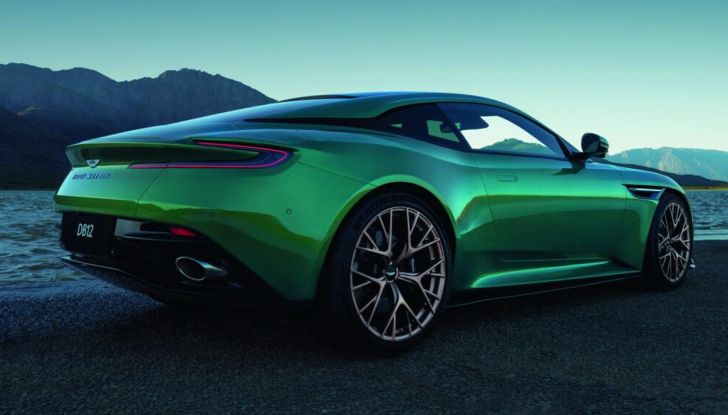Aston Martin DB12: presentata ufficialmente la nuova sportiva da 680 CV - Foto 34 di 58