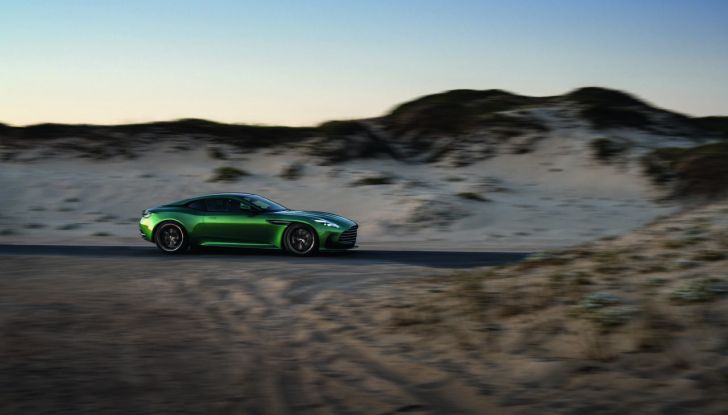 Aston Martin DB12: presentata ufficialmente la nuova sportiva da 680 CV - Foto 2 di 58