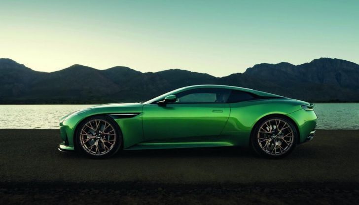 Aston Martin DB12: presentata ufficialmente la nuova sportiva da 680 CV - Foto 15 di 58