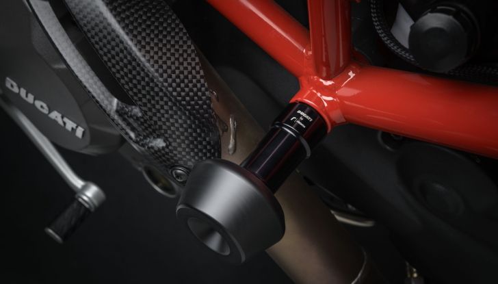 Ducati Hypermotard 950: stile ancora più dinamico grazie agli accessori Performance - Foto 5 di 8