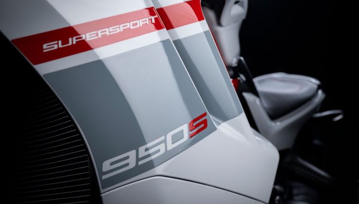 Ducati: nuova livrea Stripe Livery per la SuperSport 950 S - Foto 1 di 6