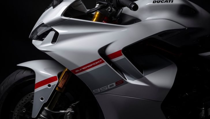 Ducati: nuova livrea Stripe Livery per la SuperSport 950 S - Foto 3 di 6