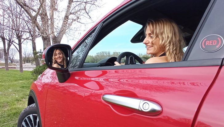 Fiat 500X Hybrid Dolcevita RED, test drive e impressioni di guida - Foto 24 di 25