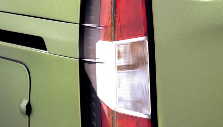 Ford E-Tourneo Courier 2024: debutta il nuovo multi-activity vehicle 100% elettrico - Foto 5 di 36