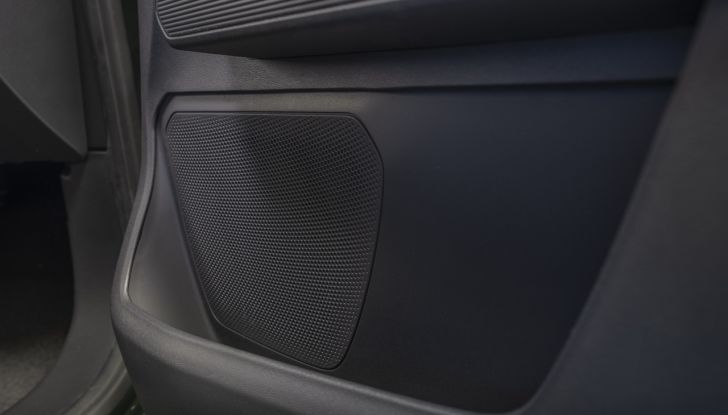 Ford E-Tourneo Courier 2024: debutta il nuovo multi-activity vehicle 100% elettrico - Foto 2 di 36