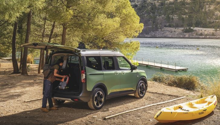 Ford E-Tourneo Courier 2024: debutta il nuovo multi-activity vehicle 100% elettrico - Foto 19 di 36