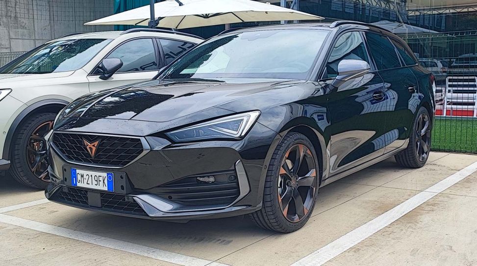 Cupra Leon 2023: prova su strada e consumi della hot-hatch ibrida -  Infomotori