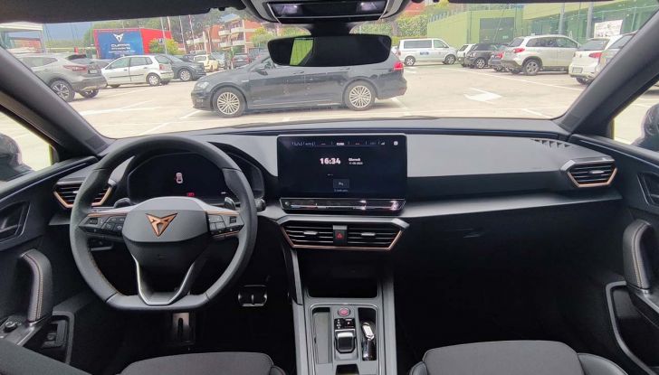 CUPRA Leon, arriva il nuovo motore 1.5 e-HYBRID 272 CV DSG - Foto 8 di 16