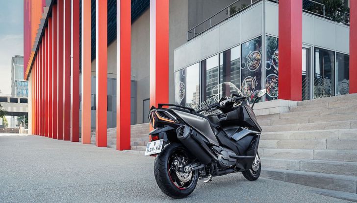 Kymco AK550 Premium, caratteristiche e prestazioni - Foto 1 di 17