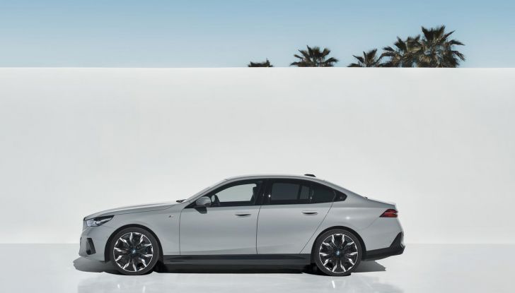 Nuova BMW Serie 5: al Salone di Monaco 2023 debutteranno due varianti ibride plug-in - Foto 134 di 140