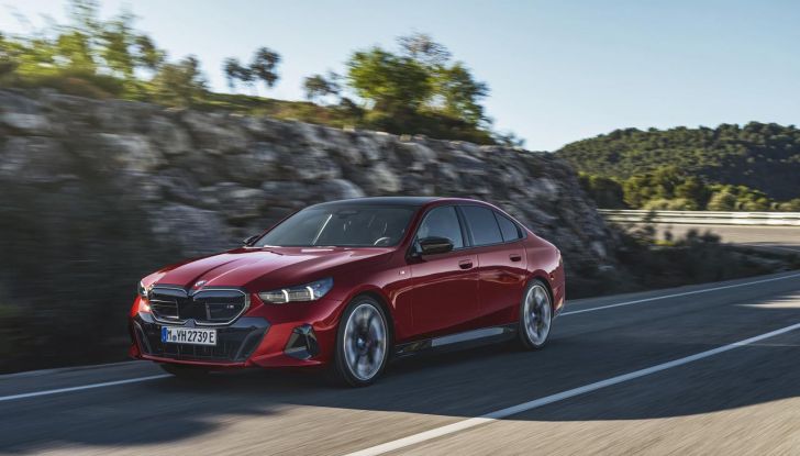 Nuova BMW Serie 5: al Salone di Monaco 2023 debutteranno due varianti ibride plug-in - Foto 105 di 140